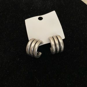 FREE PEOPLE SMALL TRIPLE HOOPS EARRINGS in silver NEW